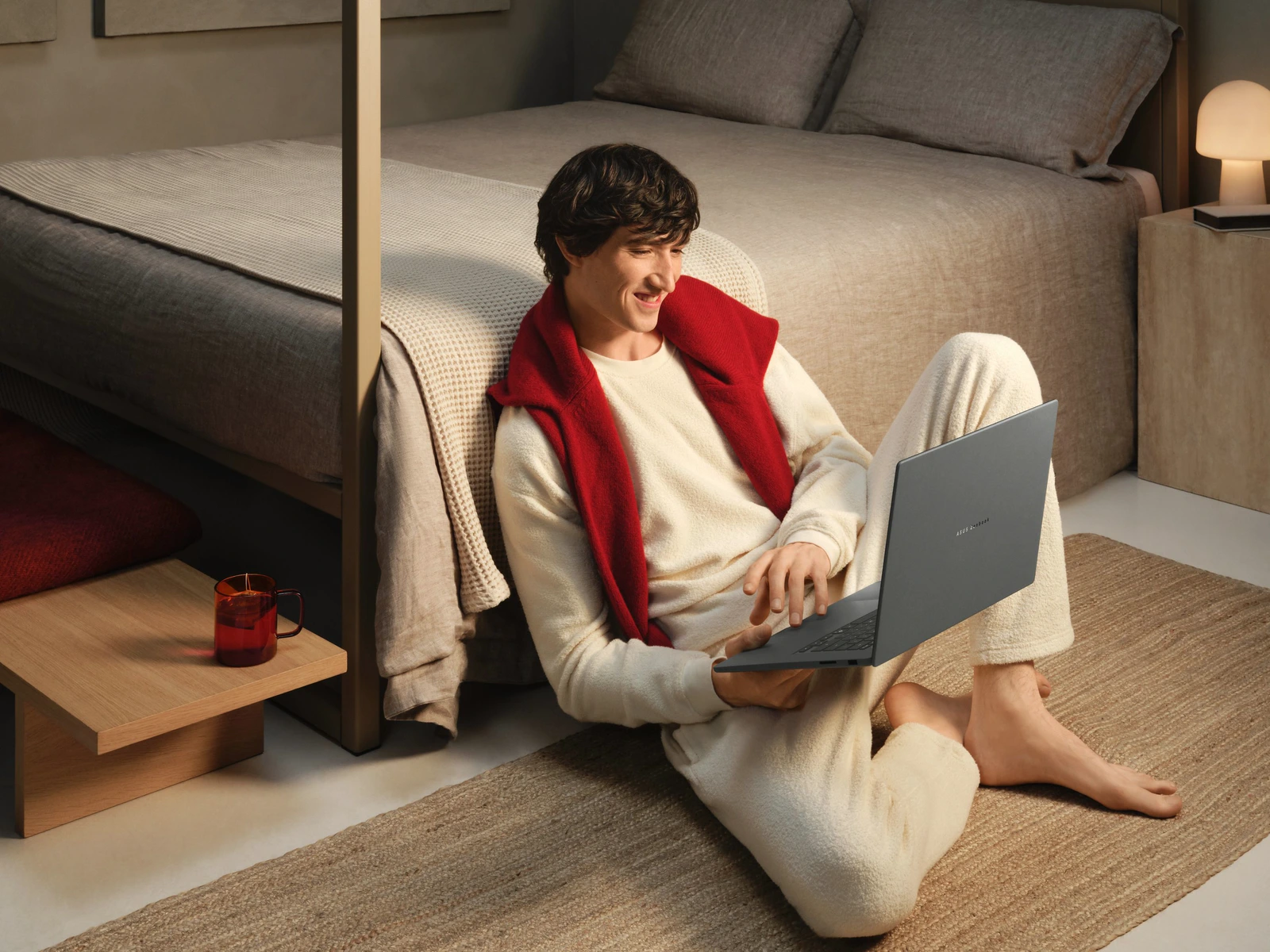 ASUS Zenbook A16 UX3607 실제 제품 사진 1