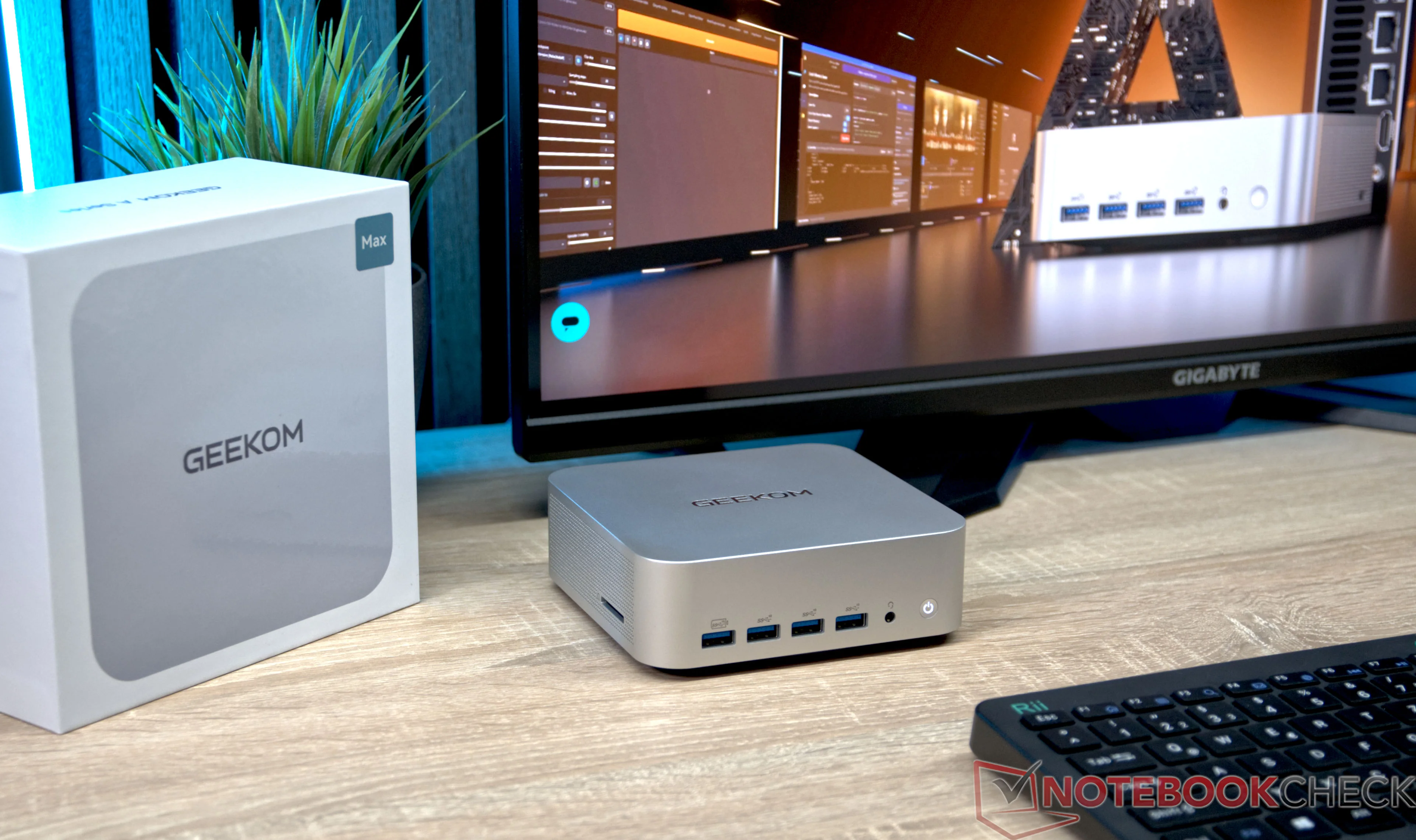 GEEKOM A9 Max 실제 제품 후면 포트 사진