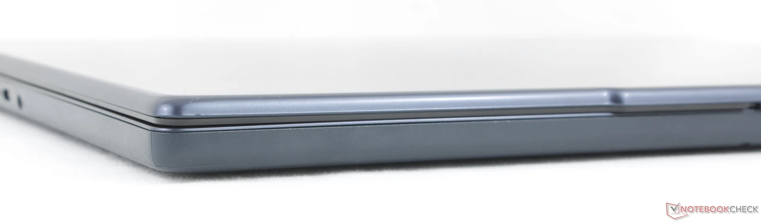 Lenovo IdeaPad Slim 3 15IWC11 실제 제품 측면 포트 사진